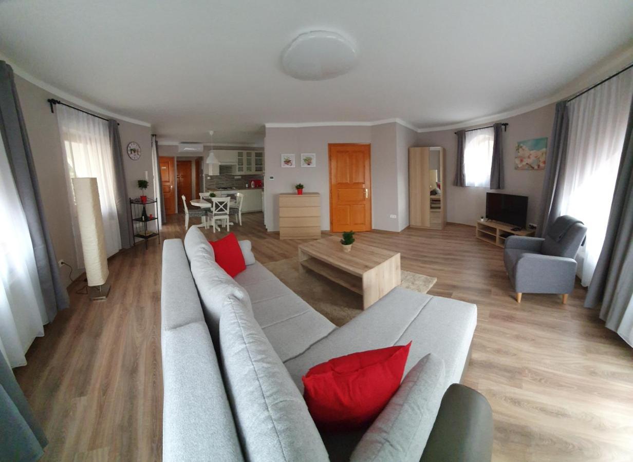 Pannonia Apartman Естерґом Екстер'єр фото