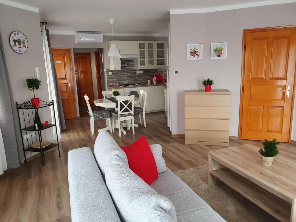 Pannonia Apartman Естерґом Екстер'єр фото