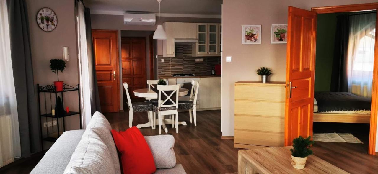 Pannonia Apartman Естерґом Екстер'єр фото