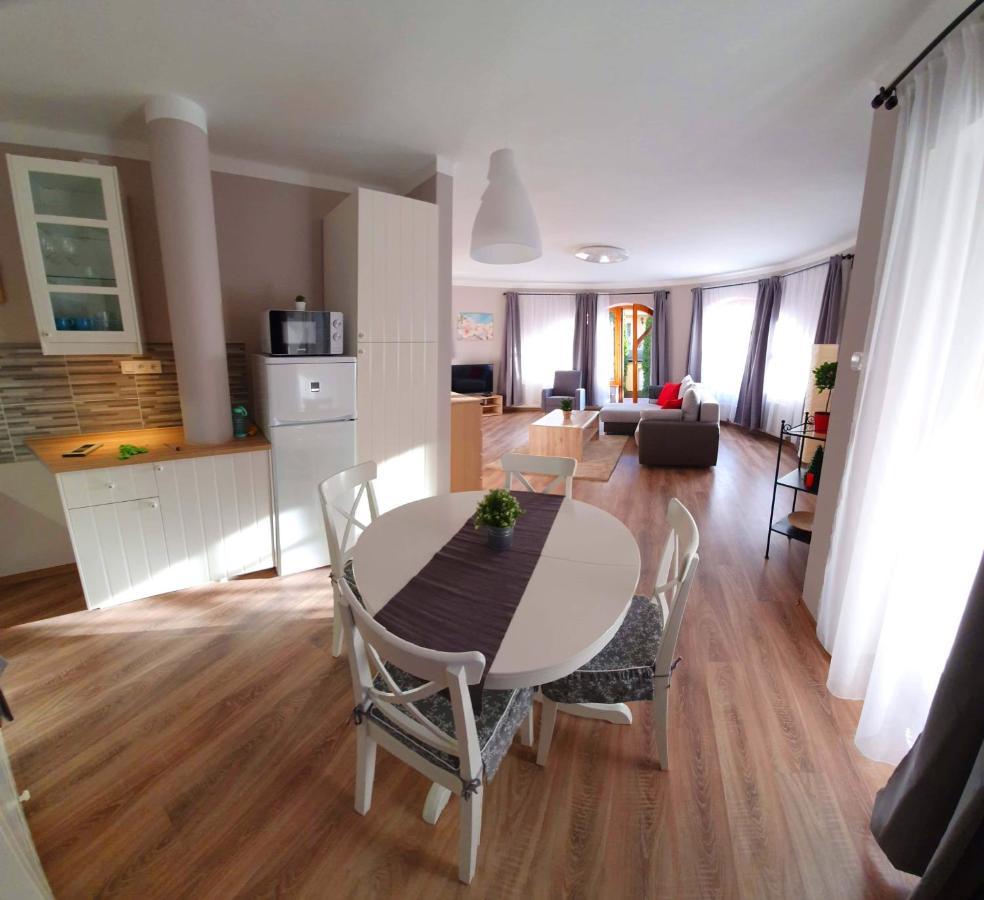 Pannonia Apartman Естерґом Екстер'єр фото