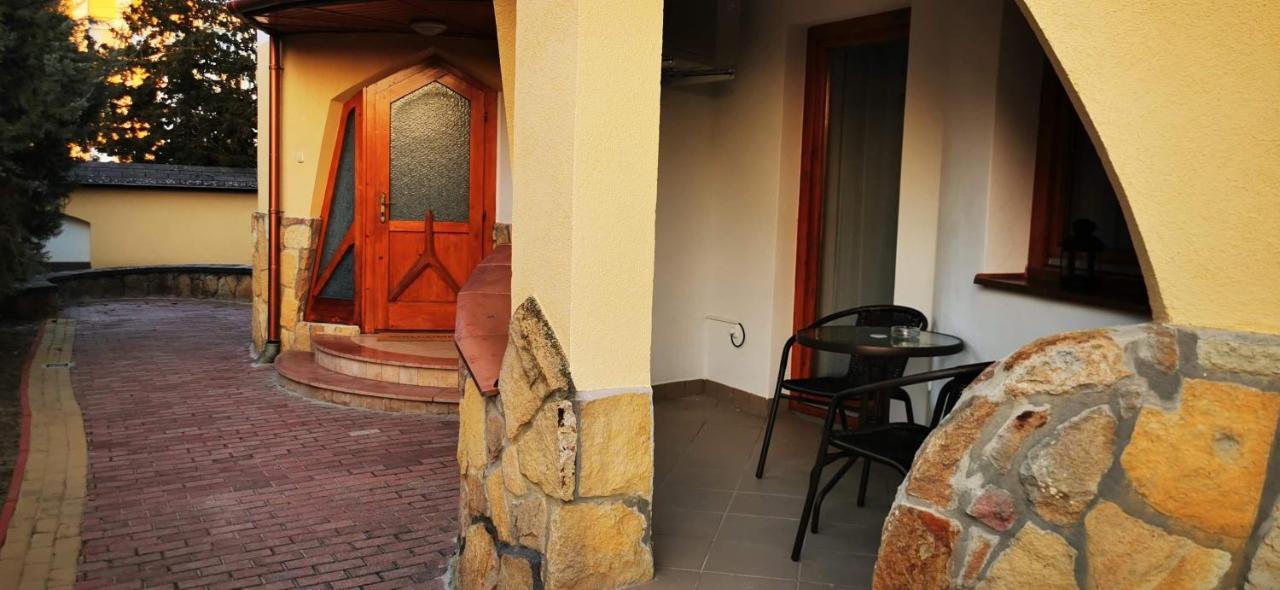 Pannonia Apartman Естерґом Екстер'єр фото