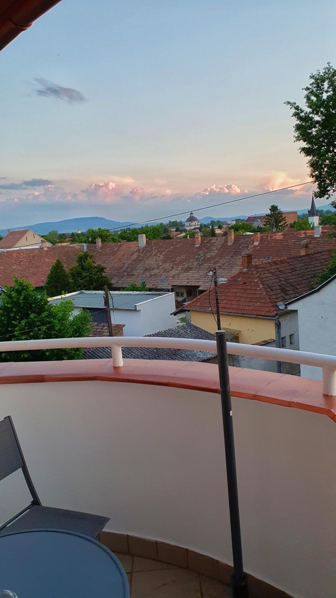 Pannonia Apartman Естерґом Номер фото