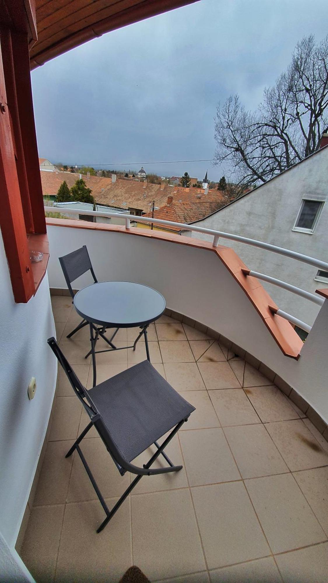 Pannonia Apartman Естерґом Номер фото