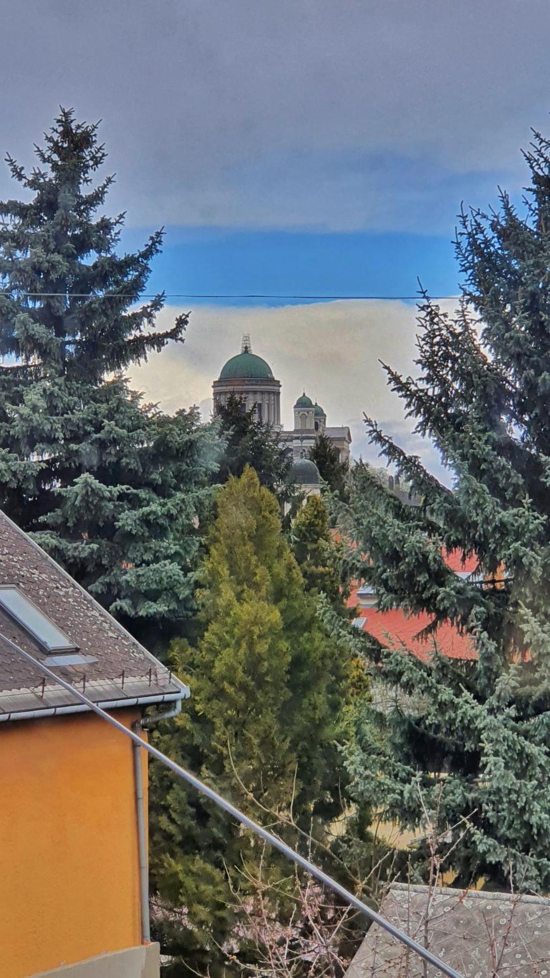 Pannonia Apartman Естерґом Номер фото