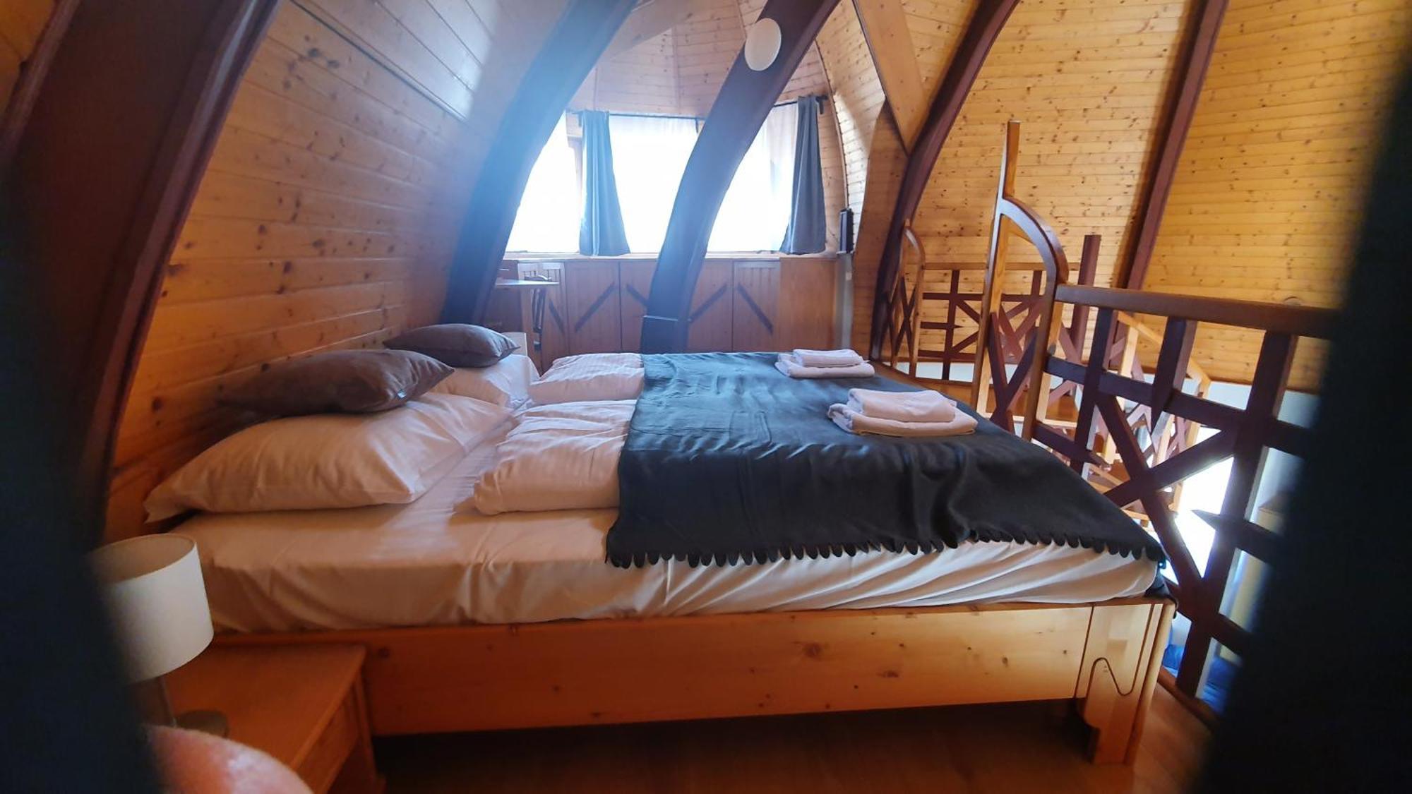 Pannonia Apartman Естерґом Номер фото