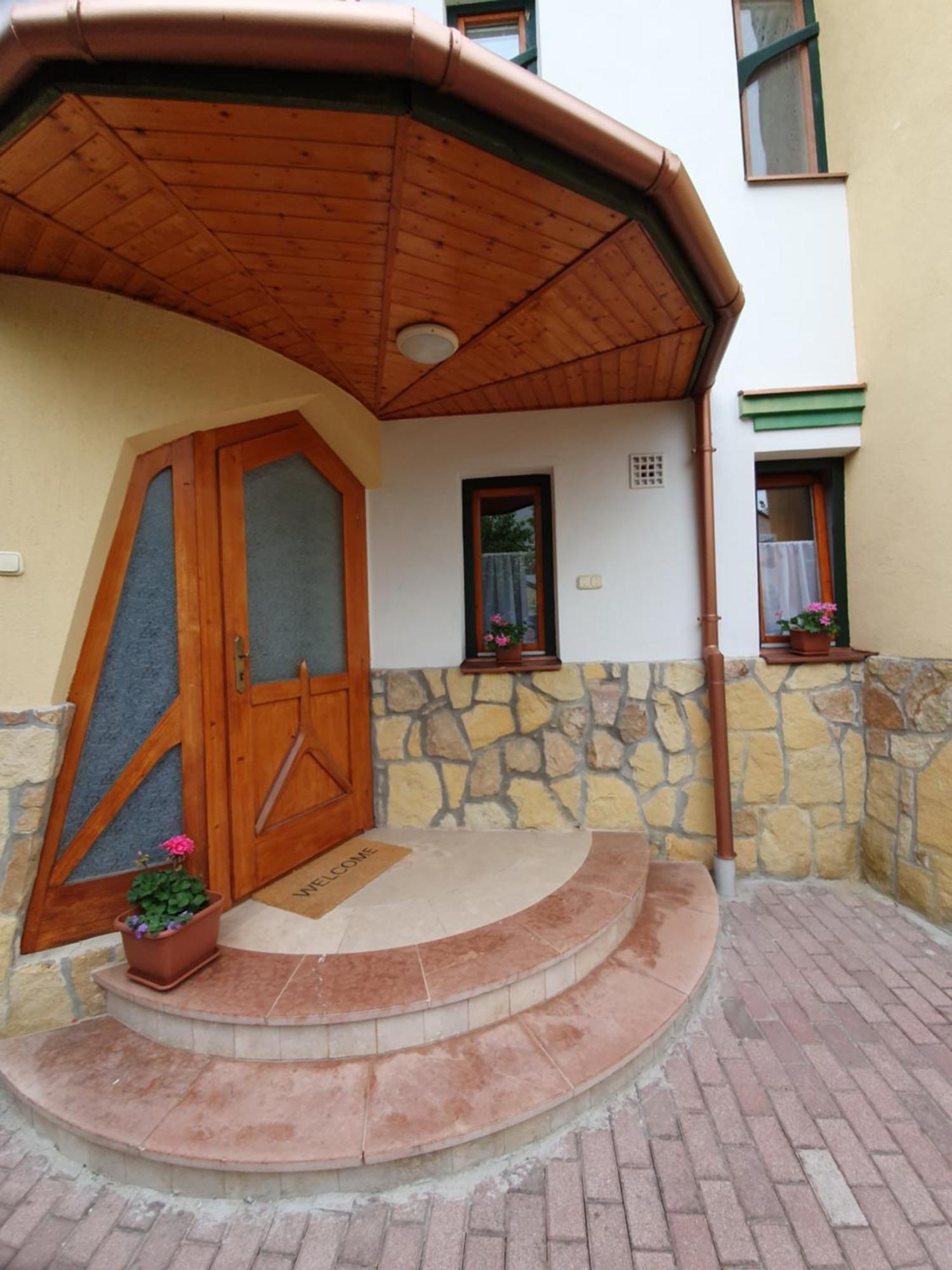 Pannonia Apartman Естерґом Номер фото