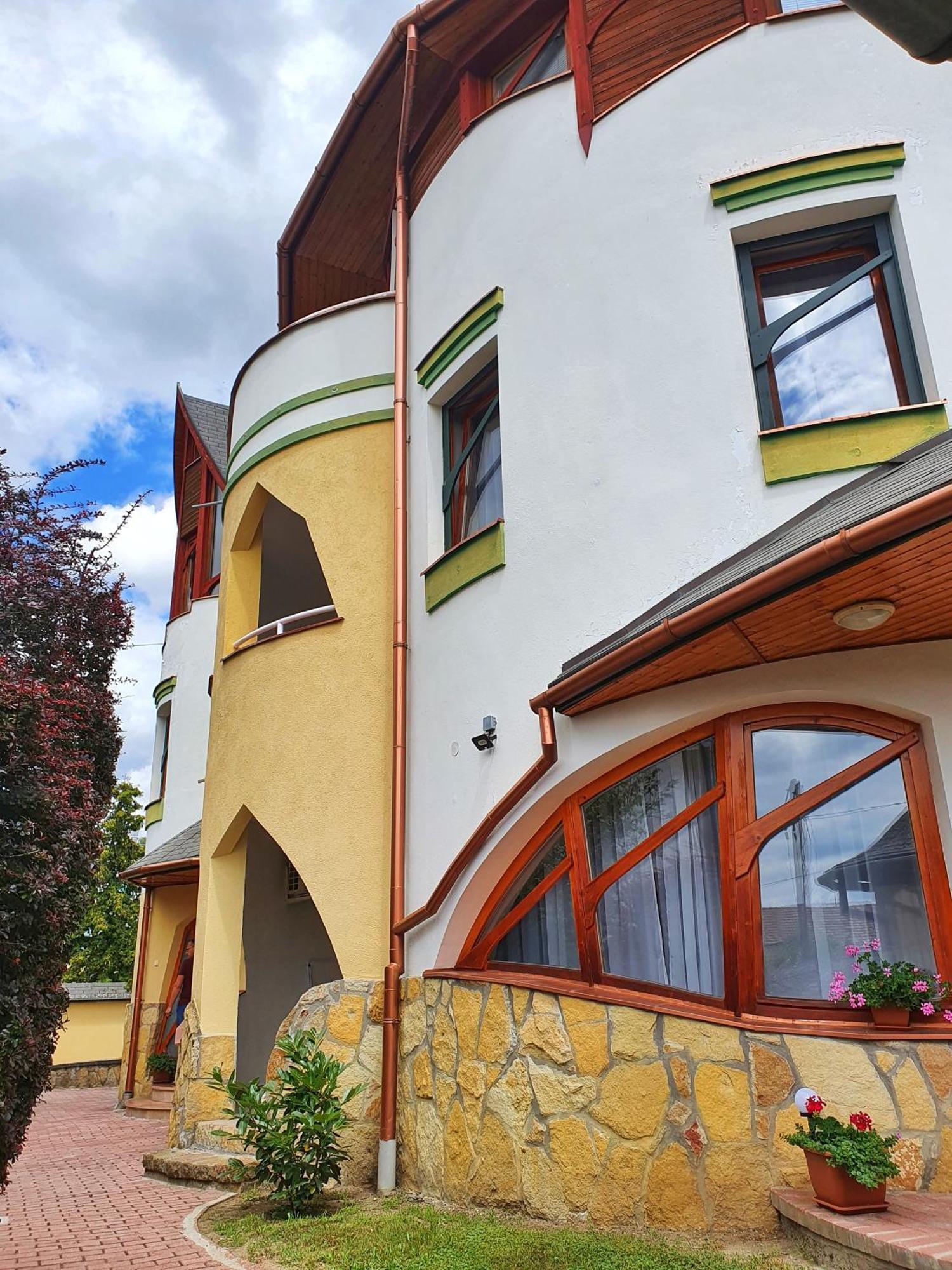 Pannonia Apartman Естерґом Номер фото