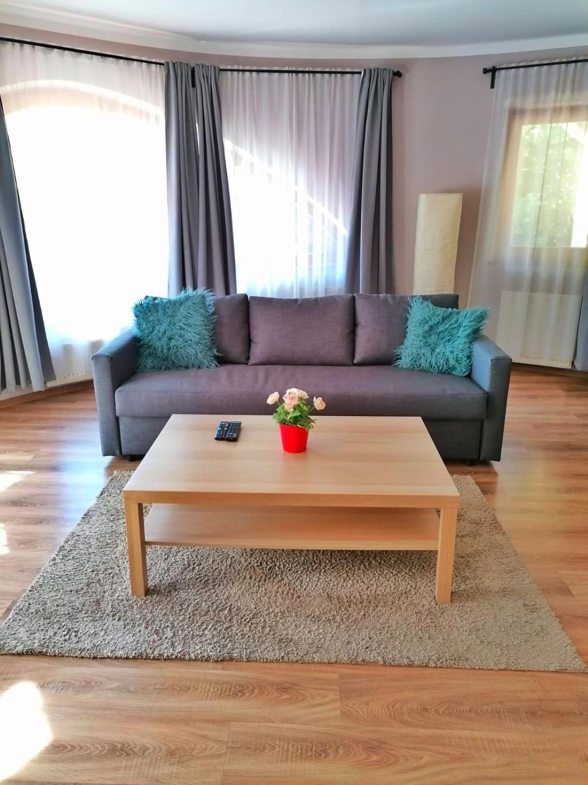 Pannonia Apartman Естерґом Екстер'єр фото